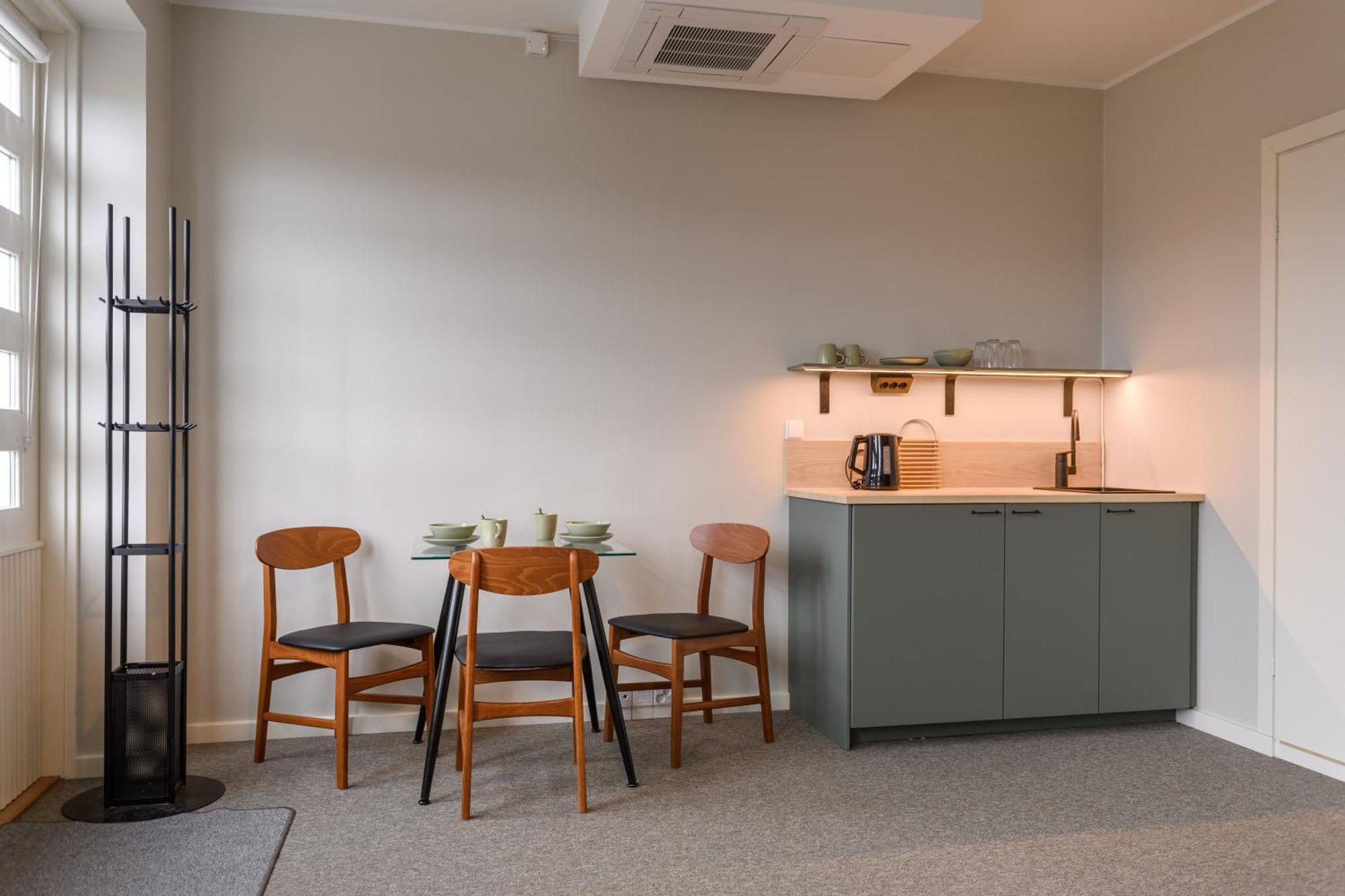 Appartement Hangon Asema 5 - Yksioe Terassilla, Ei Yhtaeaen Porrasta *